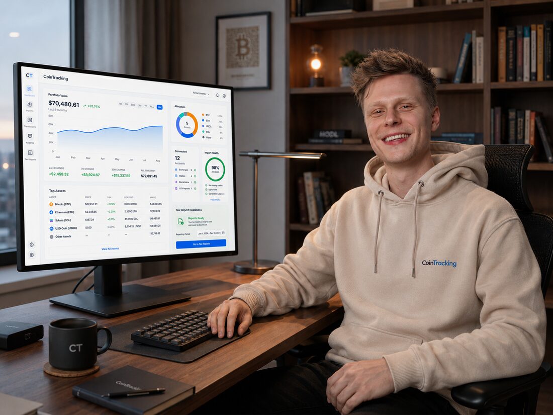 Utilisateur de CoinTracking consultant un tableau de bord de portfolio crypto sur un écran de bureau